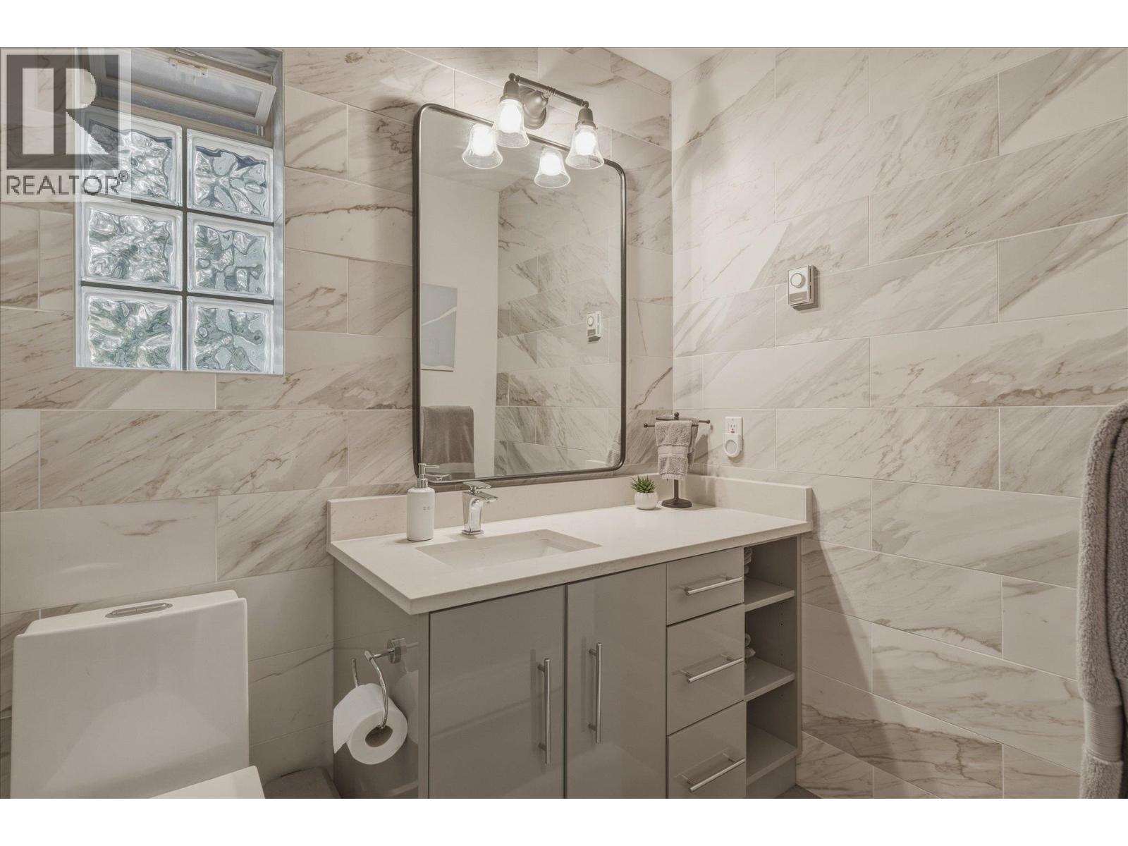 5 Garibaldi Drive, Whistler, British Columbia  V8E 0A7 - Photo 11 - R3154978