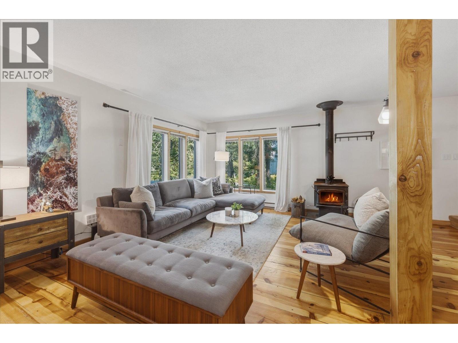 5 Garibaldi Drive, Whistler, British Columbia  V8E 0A7 - Photo 2 - R3154978