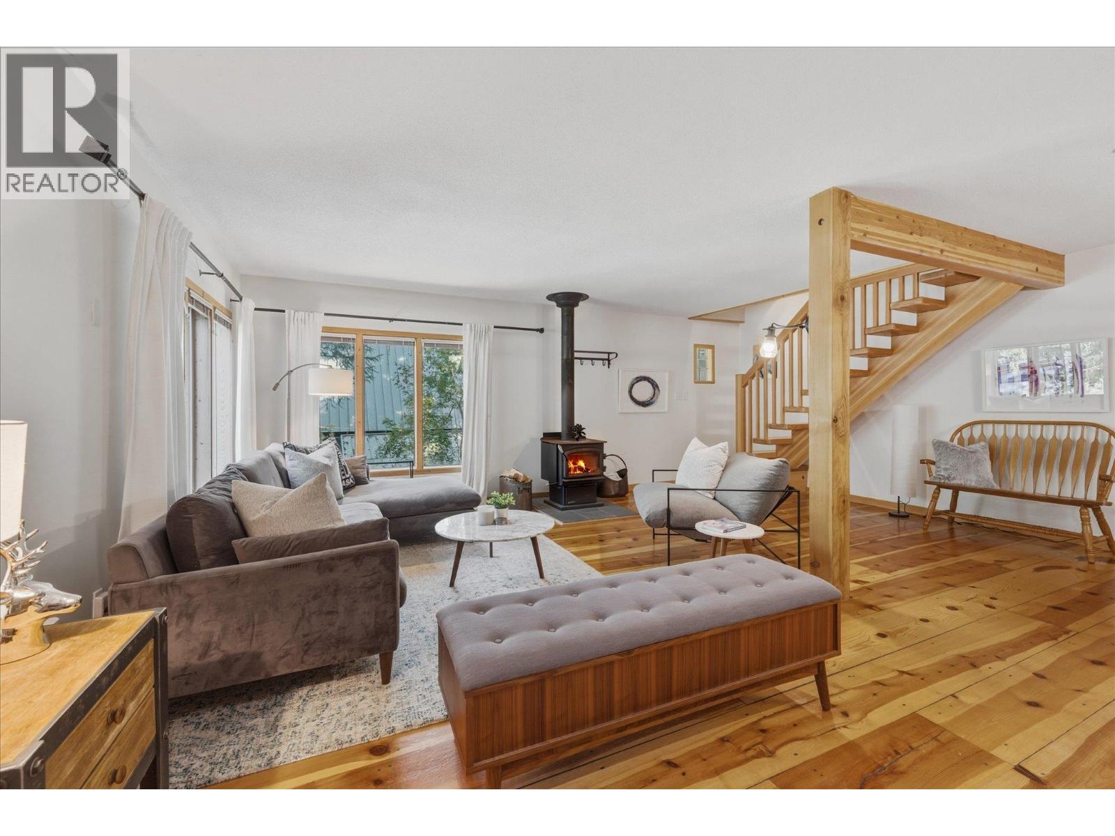 5 Garibaldi Drive, Whistler, British Columbia  V8E 0A7 - Photo 4 - R3154978