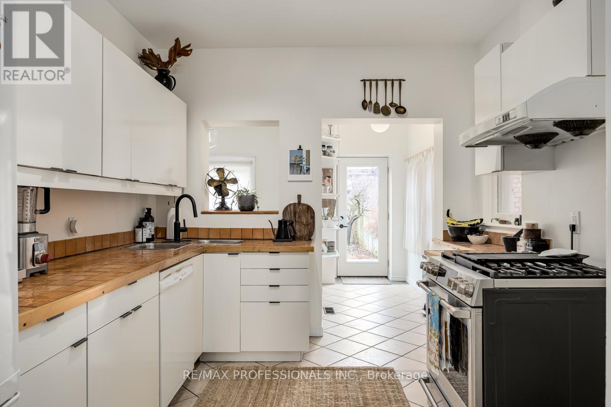 1381 Lansdowne Avenue, Toronto, Ontario M6H 3Z9 - Photo 11 - W13664722