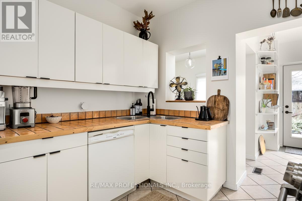 1381 Lansdowne Avenue, Toronto, Ontario M6H 3Z9 - Photo 13 - W13664722