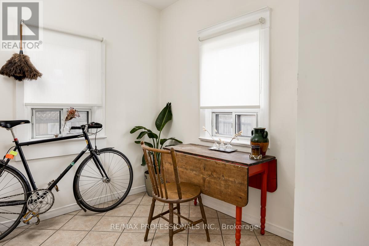 1381 Lansdowne Avenue, Toronto, Ontario M6H 3Z9 - Photo 15 - W13664722