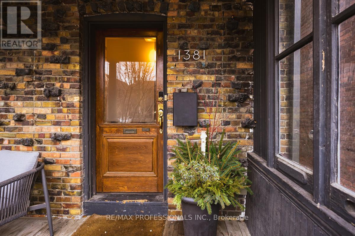 1381 Lansdowne Avenue, Toronto, Ontario M6H 3Z9 - Photo 2 - W13664722
