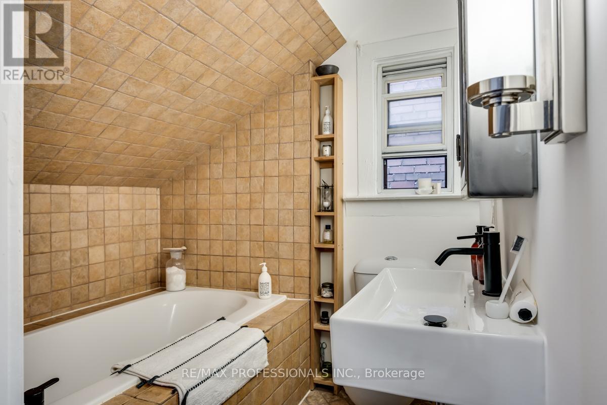 1381 Lansdowne Avenue, Toronto, Ontario M6H 3Z9 - Photo 33 - W13664722