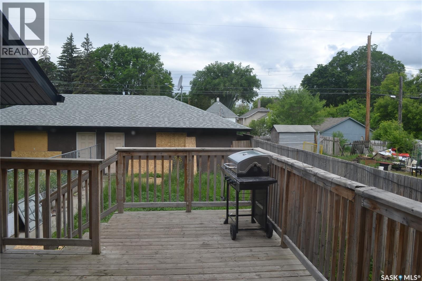417 S Avenue S, Saskatoon, Saskatchewan  S7M 3A3 - Photo 2 - SK043443