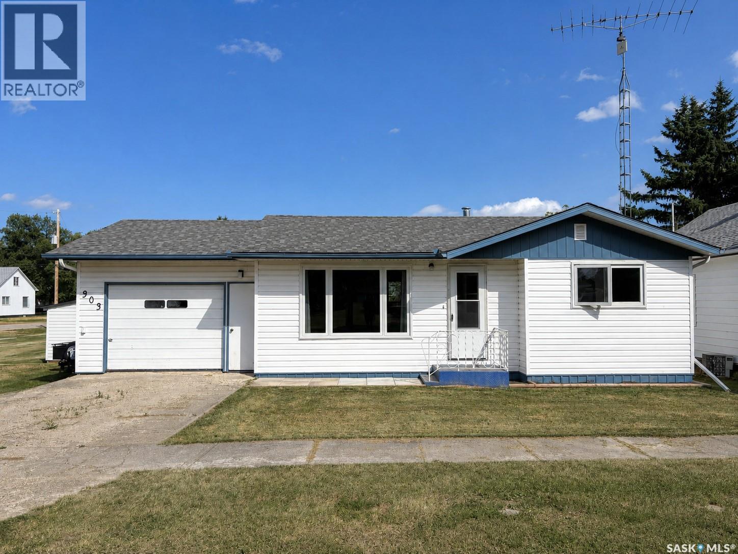 303 Louis Street, Neudorf, Saskatchewan  S0A 2T0 - Photo 2 - SK045058