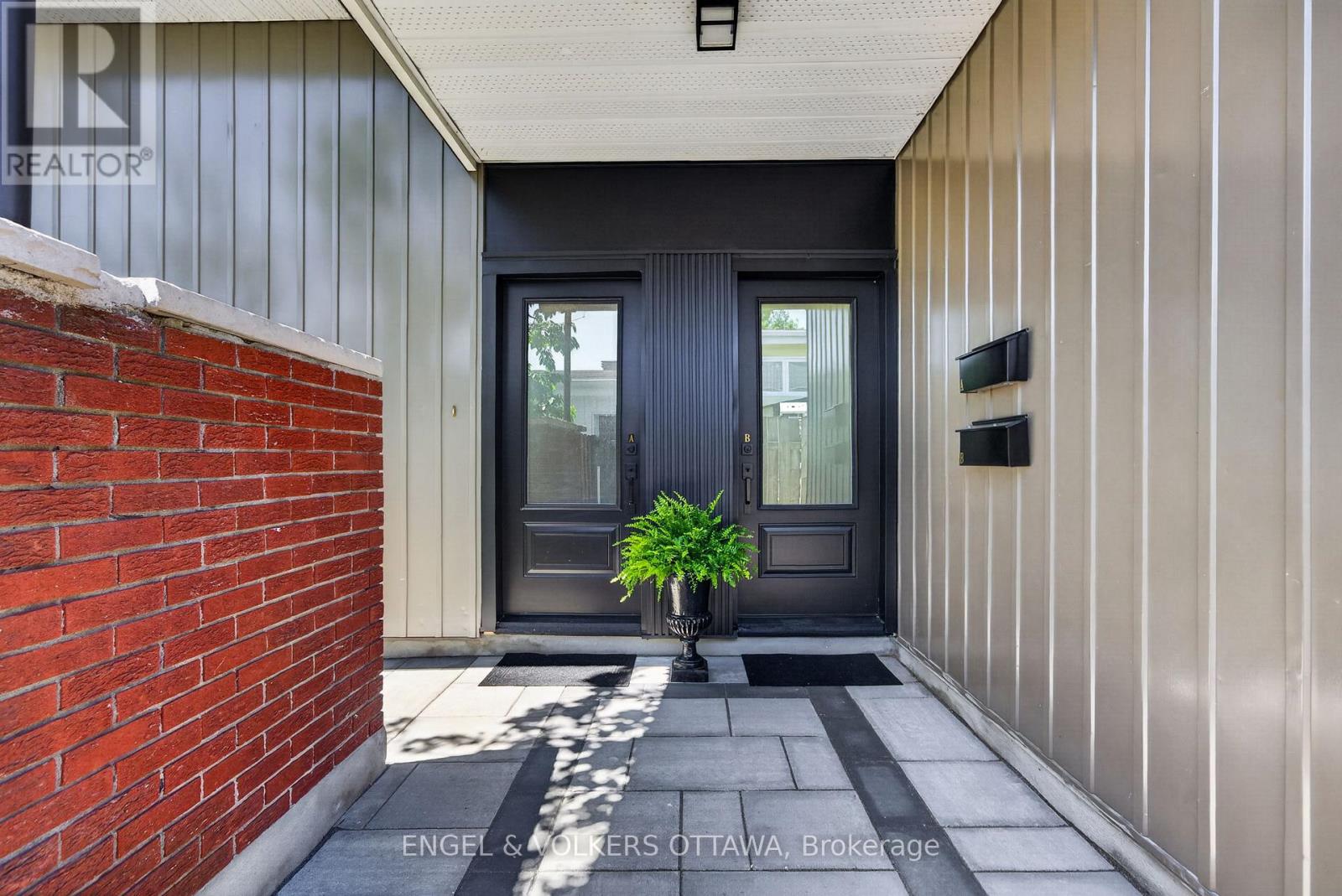 2265 Samuel Drive, Ottawa, Ontario K1G 3C3 - Photo 3 - X13664732