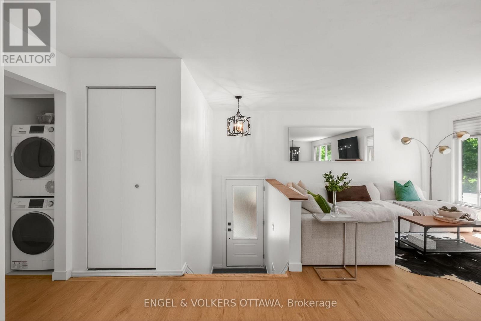2265 Samuel Drive, Ottawa, Ontario K1G 3C3 - Photo 4 - X13664732