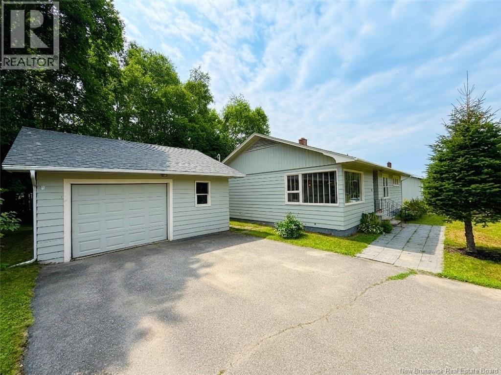 157 St. James Street, Woodstock, New Brunswick  E7M 2T5 - Photo 2 - NB145764