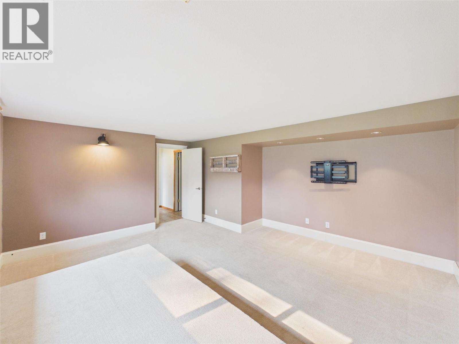 221 27th Avenue S, Cranbrook, British Columbia V1C 3J4 - Photo 28 - 10396197