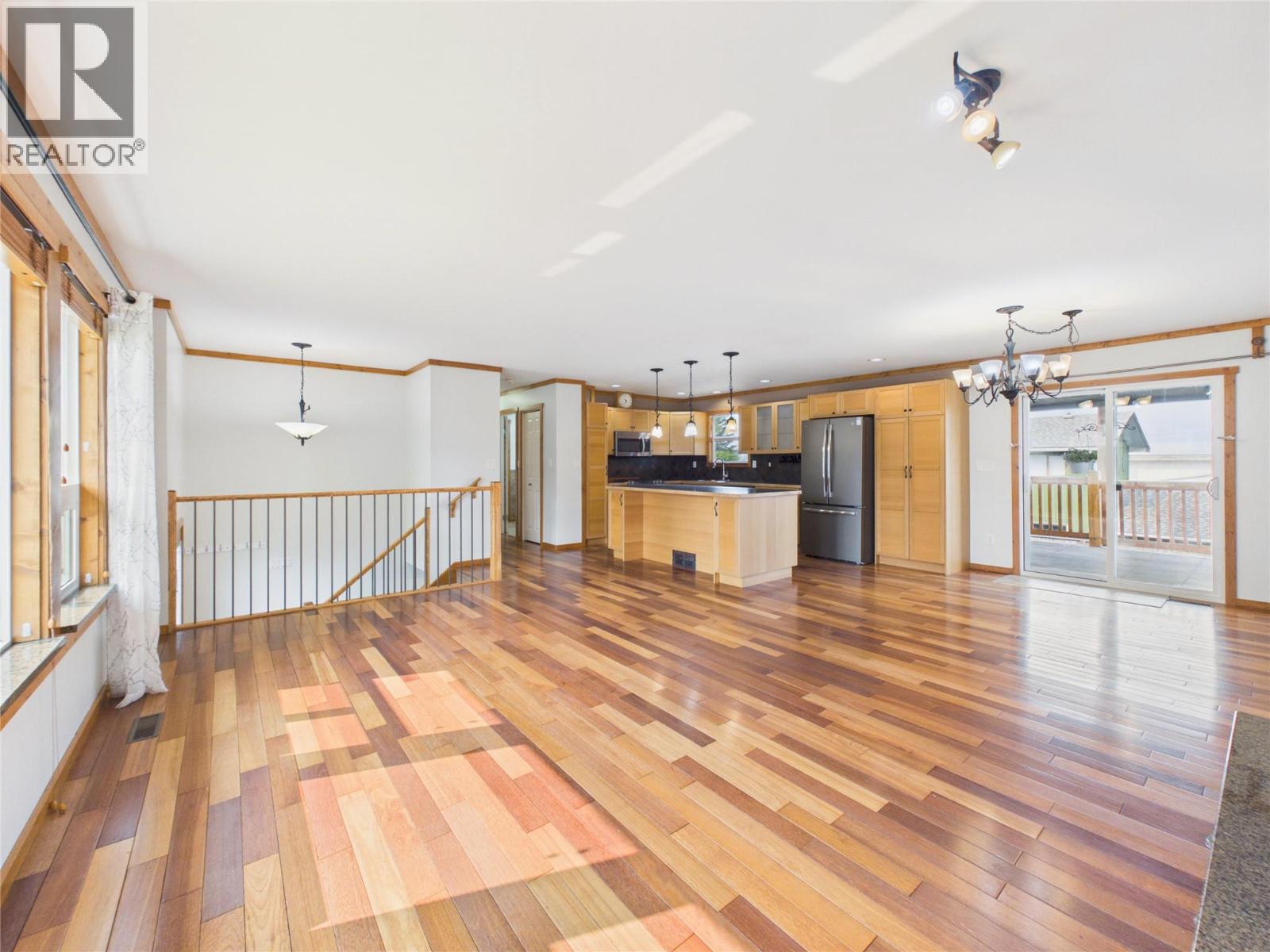 221 27th Avenue S, Cranbrook, British Columbia V1C 3J4 - Photo 6 - 10396197