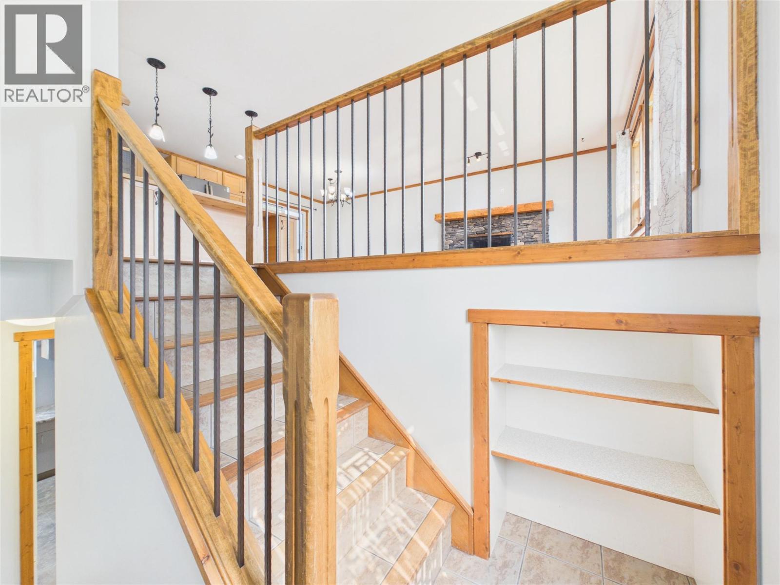 221 27th Avenue S, Cranbrook, British Columbia V1C 3J4 - Photo 4 - 10396197