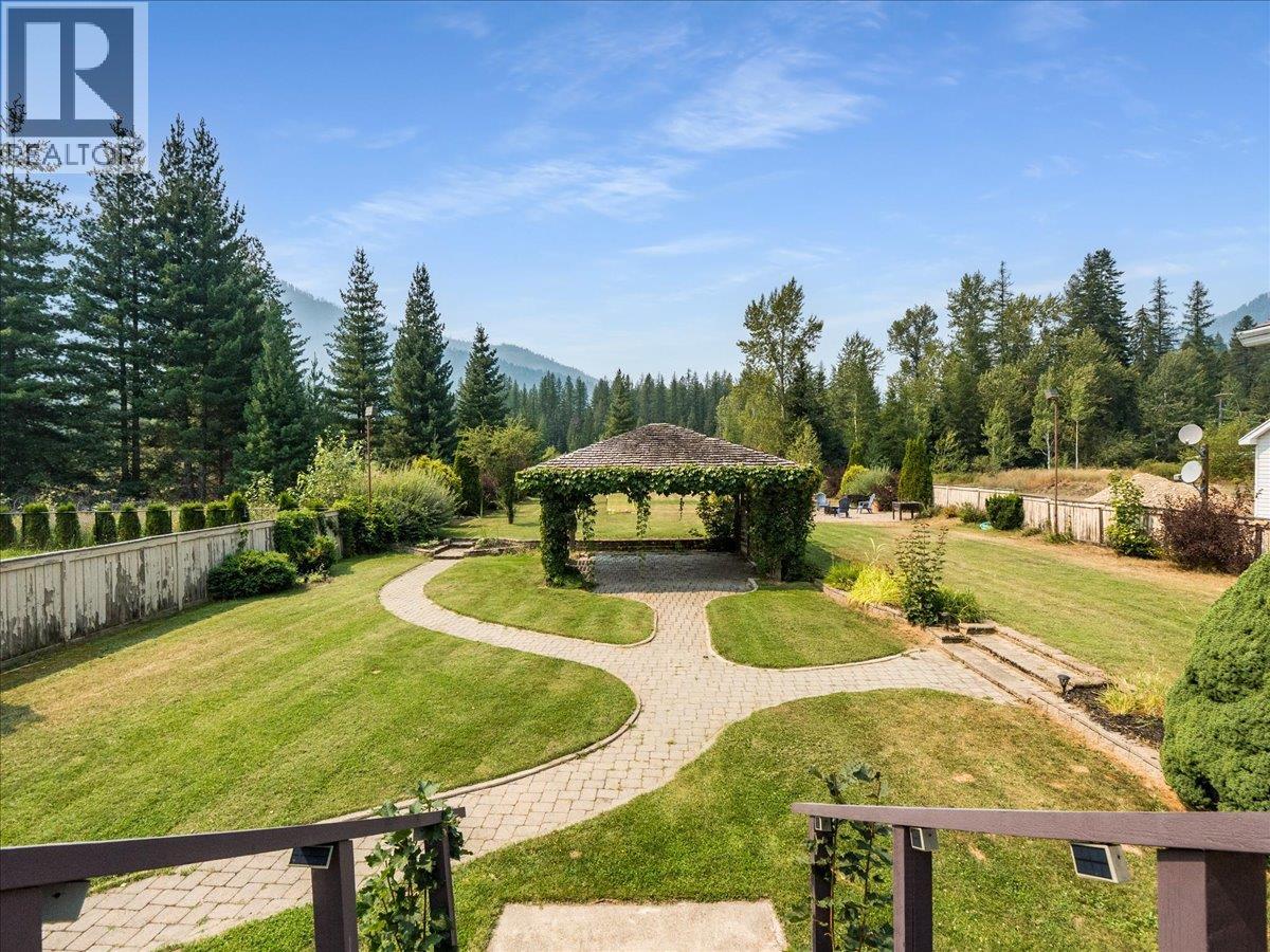 1328 Glendale Avenue, Salmo, British Columbia  V0G 1Z0 - Photo 2 - 10396699