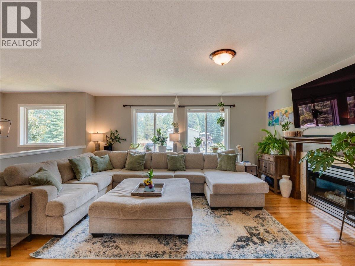 1328 Glendale Avenue, Salmo, British Columbia  V0G 1Z0 - Photo 5 - 10396699