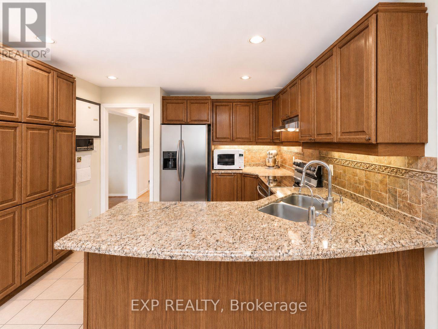 5 Hyde Park Drive, Richmond Hill, Ontario  L4B 1V3 - Photo 8 - N13645590