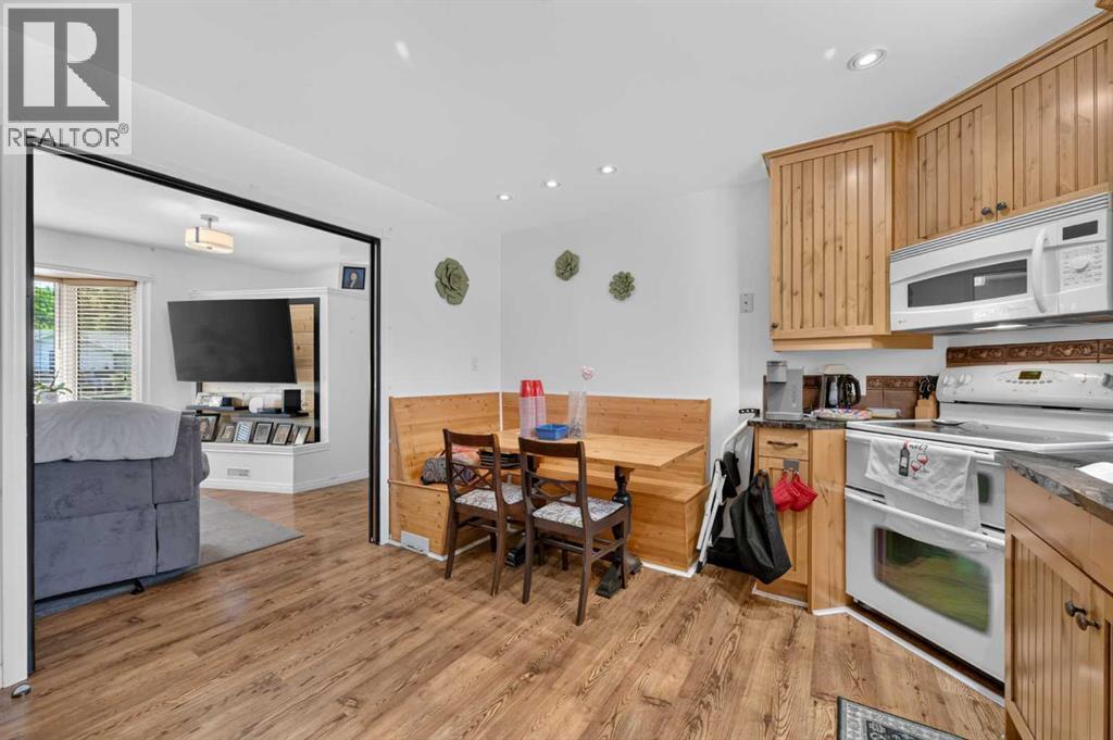 8008 36 Avenue NW, Calgary, Alberta  T3B 1W3 - Photo 17 - A2329770