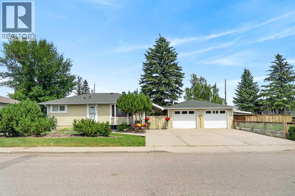 8008 36 Avenue NW, Calgary, Alberta  T3B 1W3 - Photo 3 - A2329770