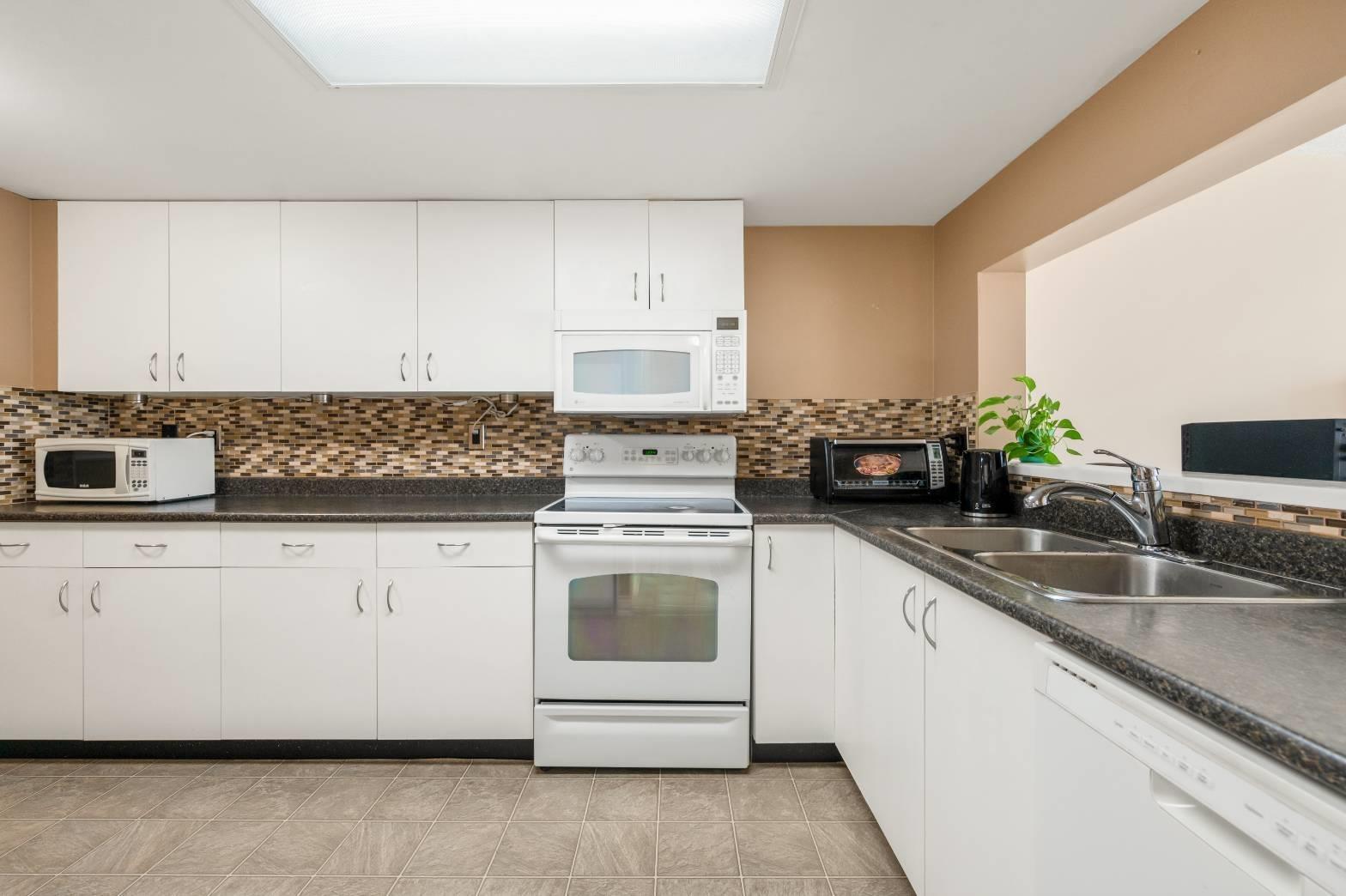 201 14881 103a Avenue, Surrey, British Columbia  V3R 0M5 - Photo 9 - R3147884