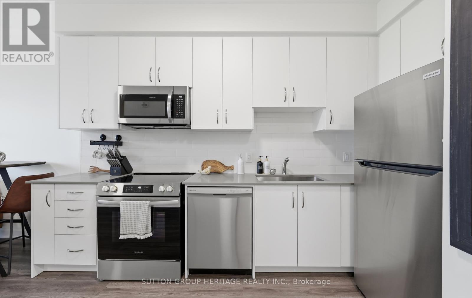 402 - 385 Artic Red Drive, Oshawa, Ontario  L1L 0W9 - Photo 11 - E13664812