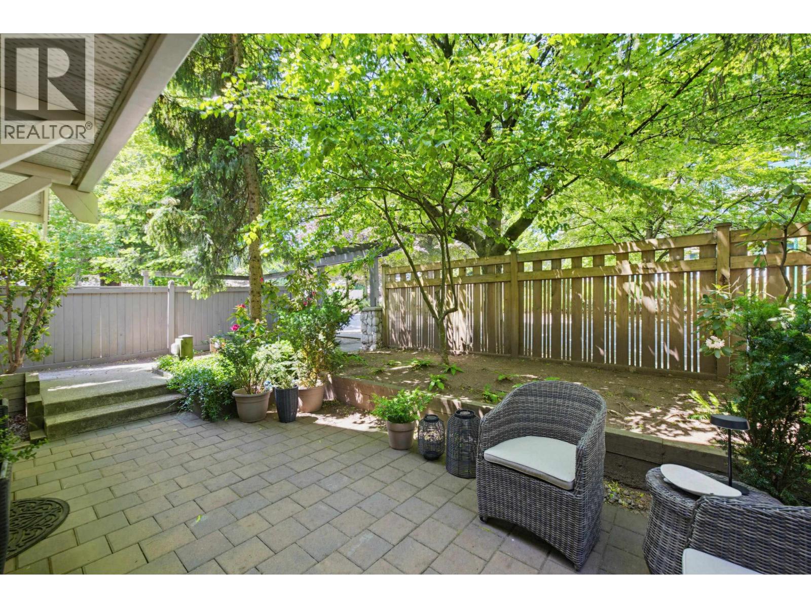 2 1071 Lynn Valley Road, North Vancouver, British Columbia  V7J 1Z6 - Photo 2 - R3154989