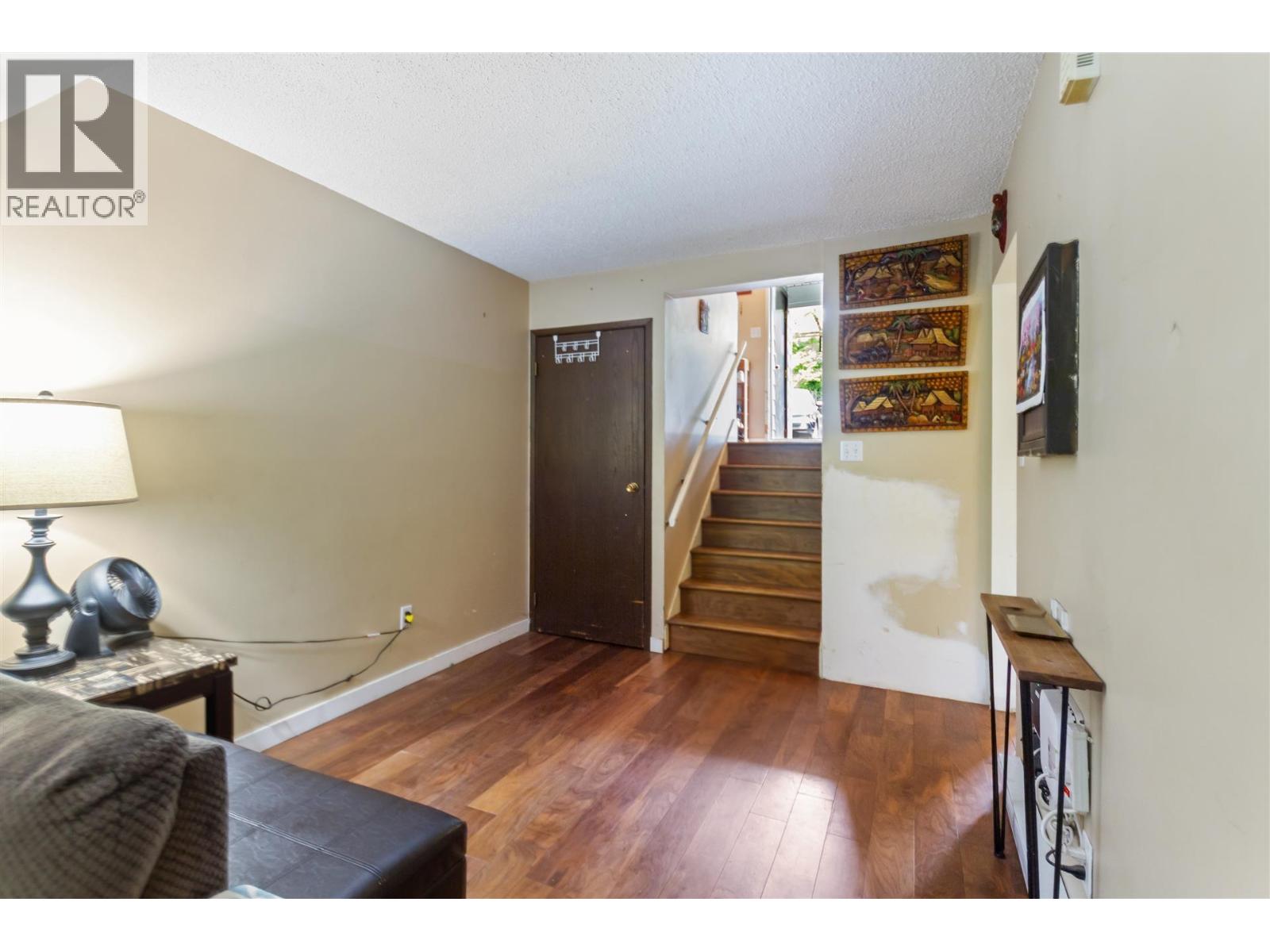 2676 Tretheway Drive, Burnaby, British Columbia  V5B 4R8 - Photo 13 - R3154993