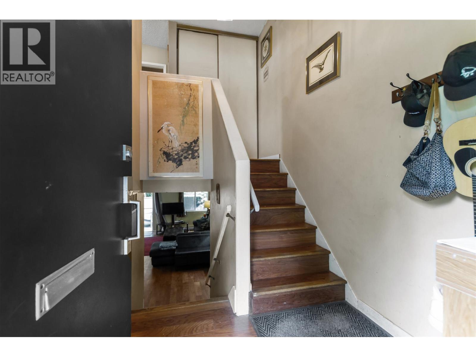 2676 Tretheway Drive, Burnaby, British Columbia  V5B 4R8 - Photo 4 - R3154993