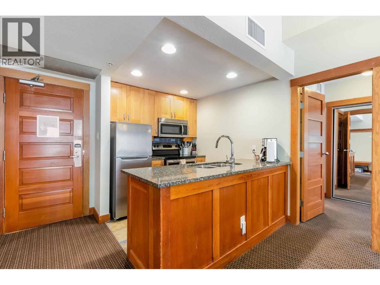 403 2036 London Lane, Whistler, British Columbia  V8E 0N7 - Photo 11 - R3155003