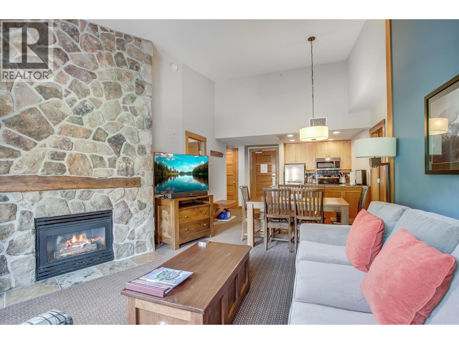 403 2036 London Lane, Whistler, British Columbia  V8E 0N7 - Photo 8 - R3155003