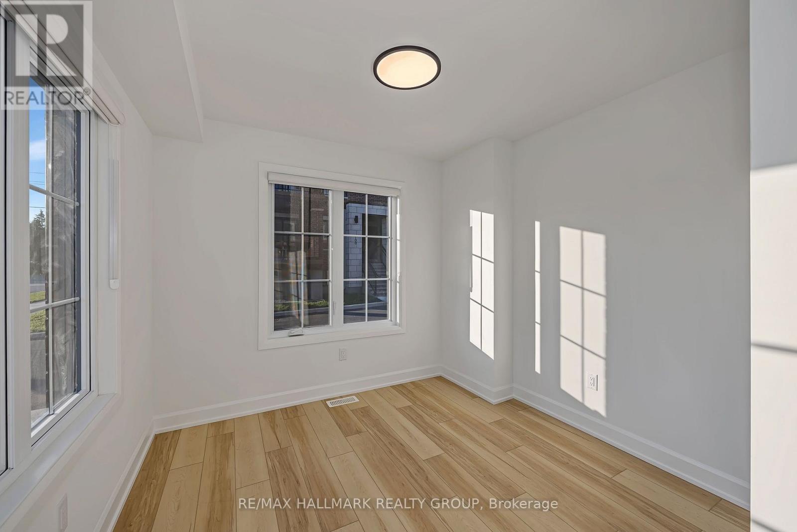 422 Rolling Meadow Crescent, Ottawa, Ontario  K1W 0X6 - Photo 4 - X13656718