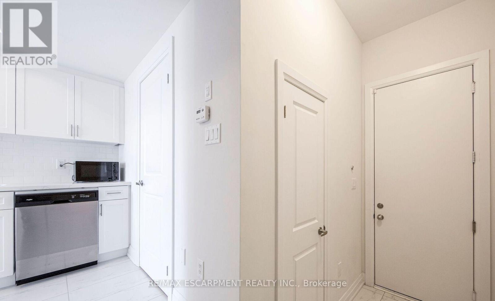 2-1778a Lawrence Avenue W, Toronto, Ontario M6L 0A3 - Photo 10 - W13664802