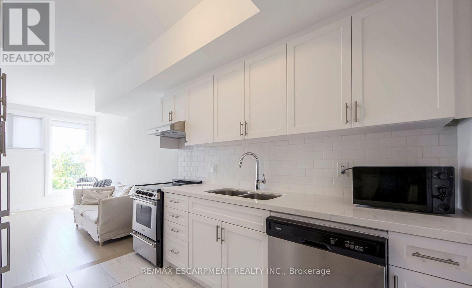 2-1778a Lawrence Avenue W, Toronto, Ontario M6L 0A3 - Photo 11 - W13664802