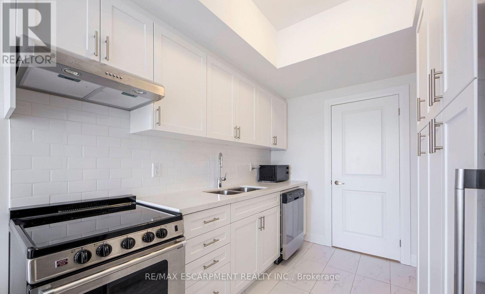 2-1778a Lawrence Avenue W, Toronto, Ontario M6L 0A3 - Photo 9 - W13664802