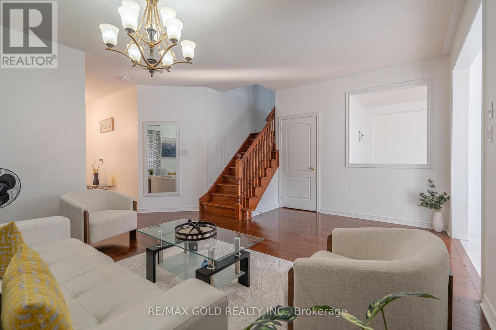 25 Oblate Crescent, Brampton, Ontario L6Y 0K2 - Photo 4 - W13664808