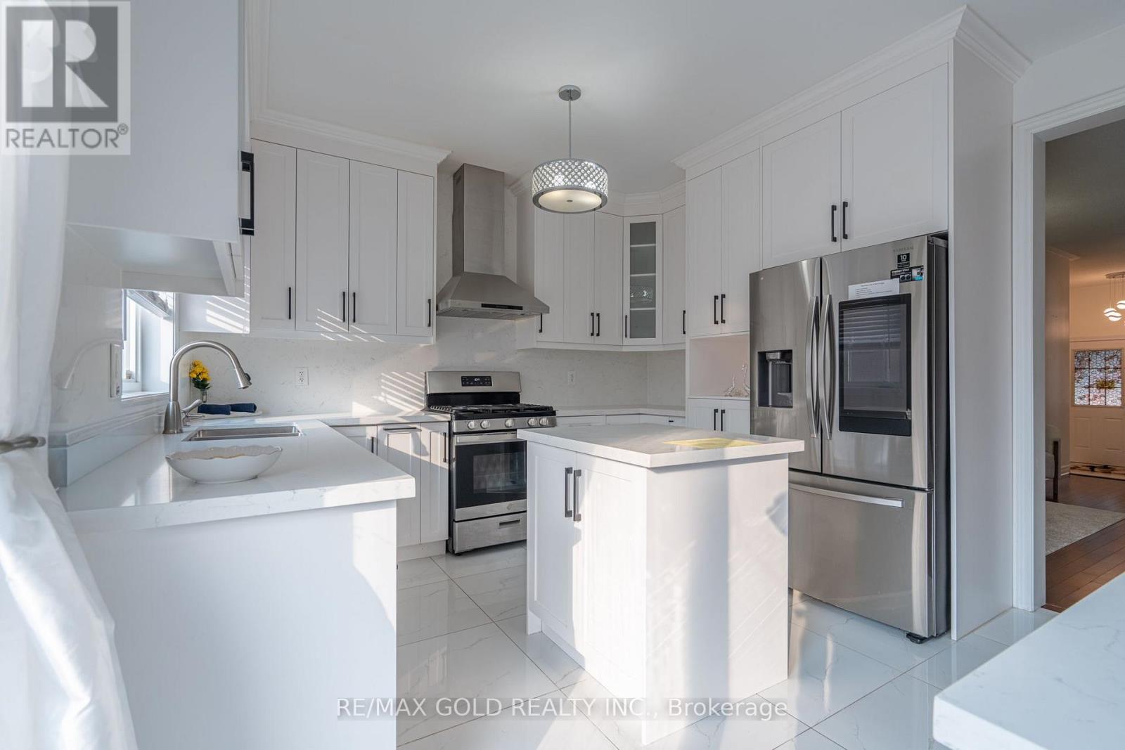 25 Oblate Crescent, Brampton, Ontario L6Y 0K2 - Photo 7 - W13664808