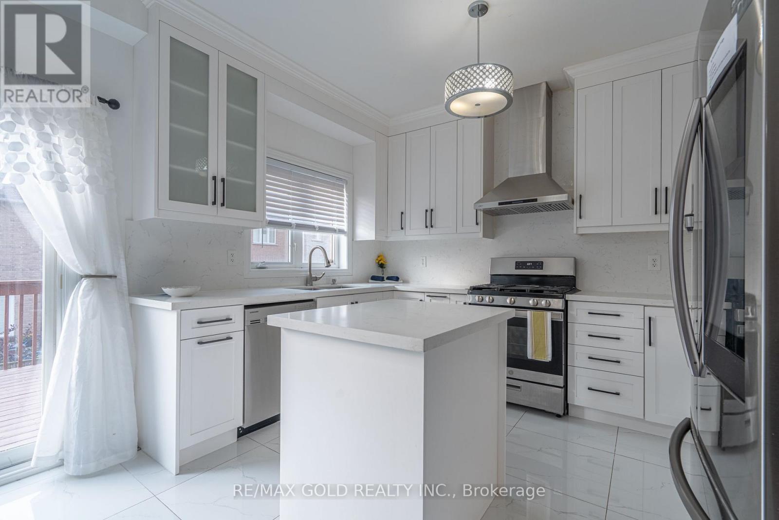 25 Oblate Crescent, Brampton, Ontario L6Y 0K2 - Photo 8 - W13664808