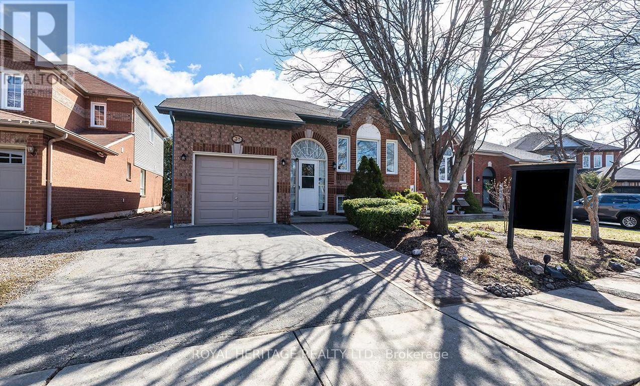 31 Thames Drive N, Whitby, Ontario L1R 2M2 - Photo 3 - E13157956