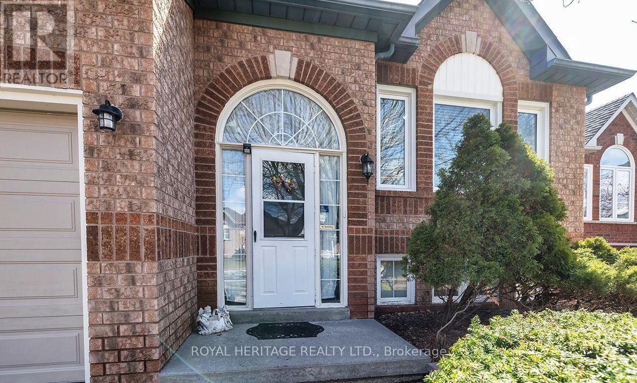 31 Thames Drive N, Whitby, Ontario L1R 2M2 - Photo 4 - E13157956