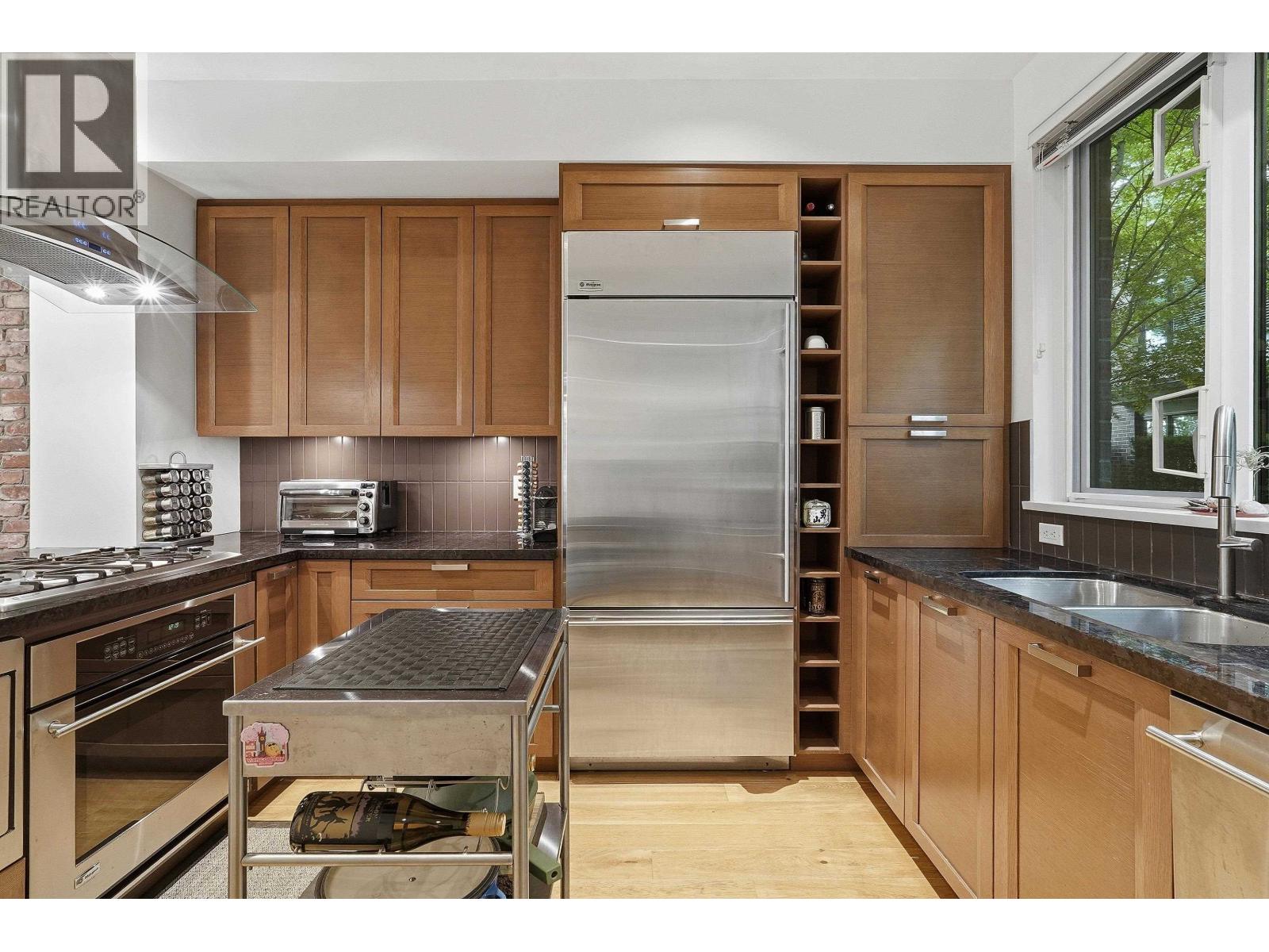 27 230 Salter Street, New Westminster, British Columbia  V3M 0G1 - Photo 3 - R3154997
