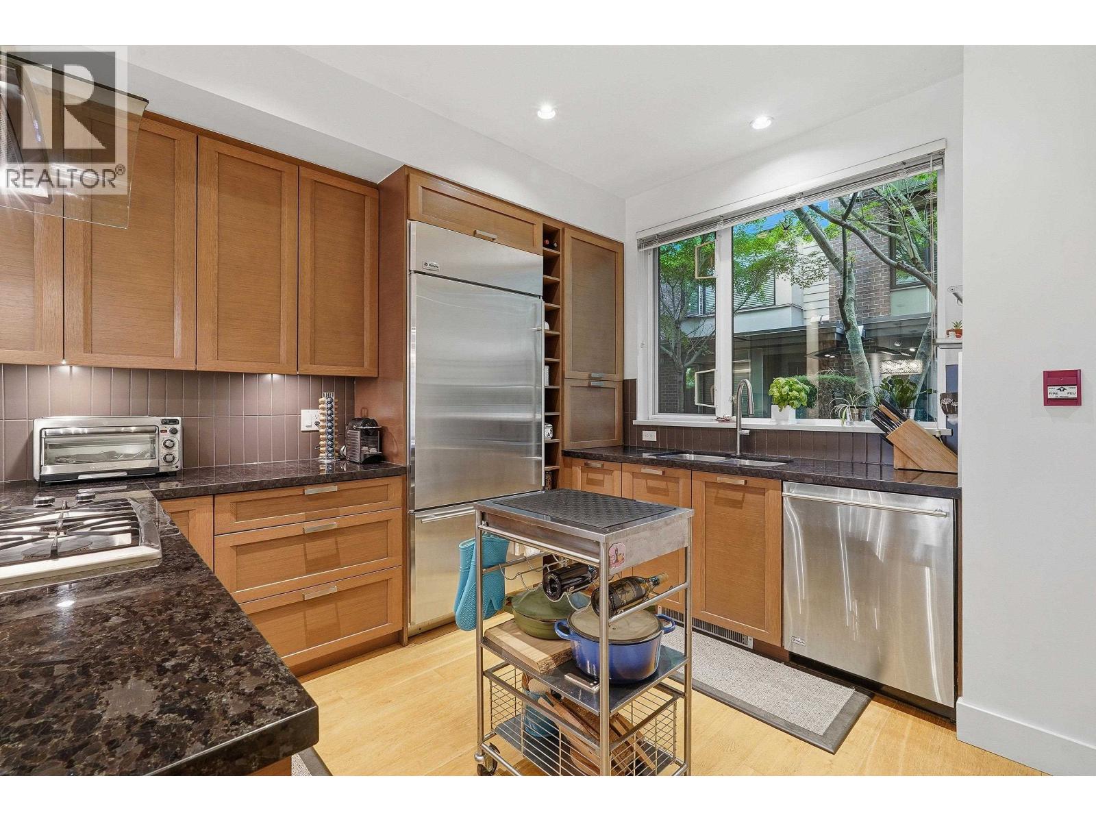 27 230 Salter Street, New Westminster, British Columbia  V3M 0G1 - Photo 4 - R3154997