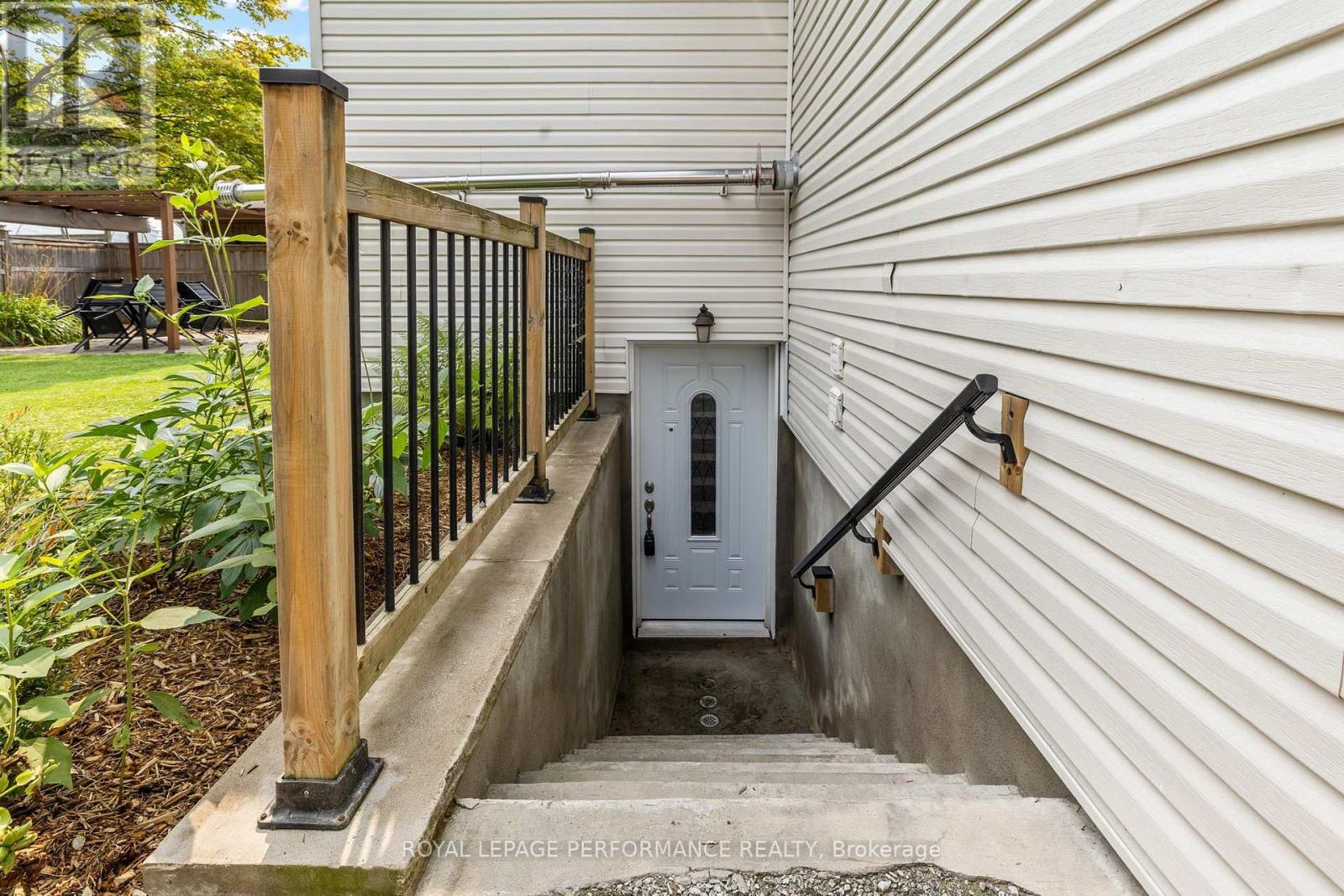 3b Birchwood Drive, Ottawa, Ontario K2E 5S7 - Photo 2 - X13664834