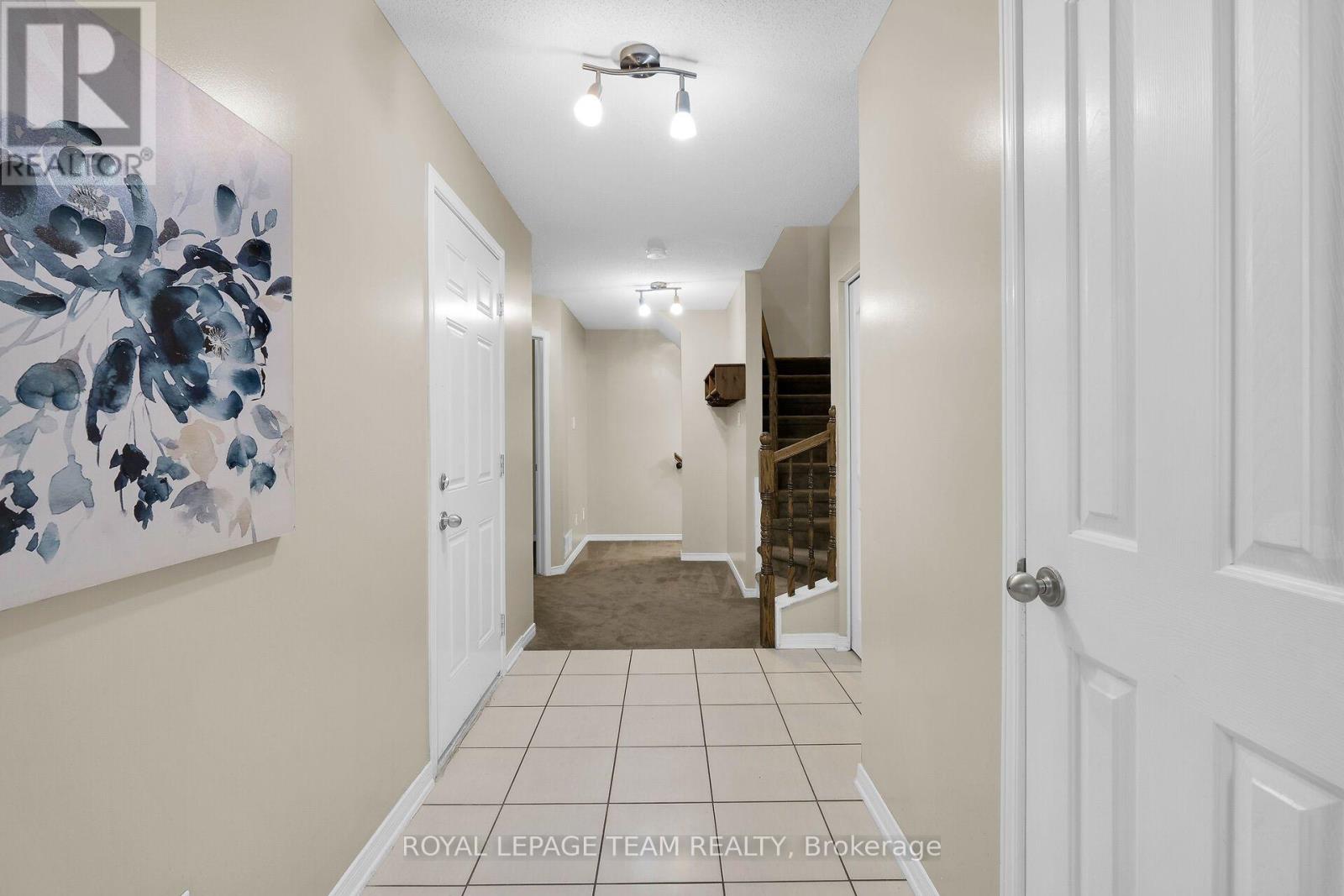 137 Corinth Private, Ottawa, Ontario K2E 0A8 - Photo 3 - X13664882