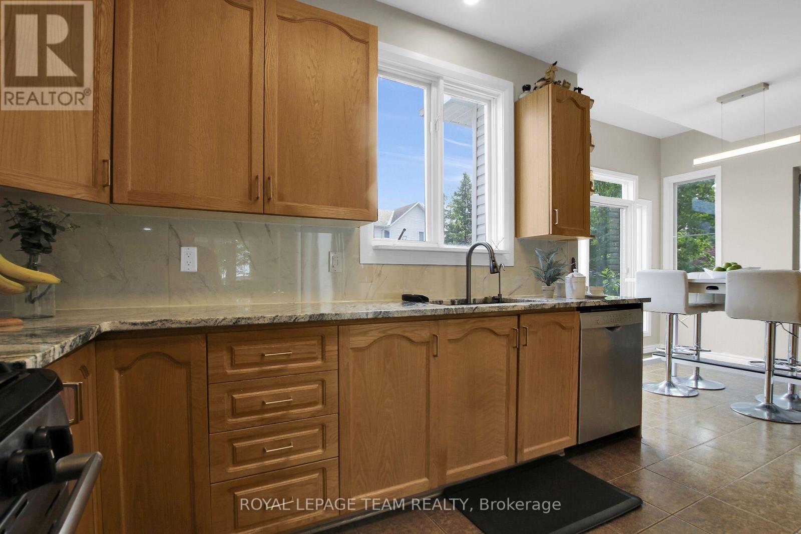 12 Mattawa Crescent, Ottawa, Ontario  K2M 2J4 - Photo 17 - X13664884