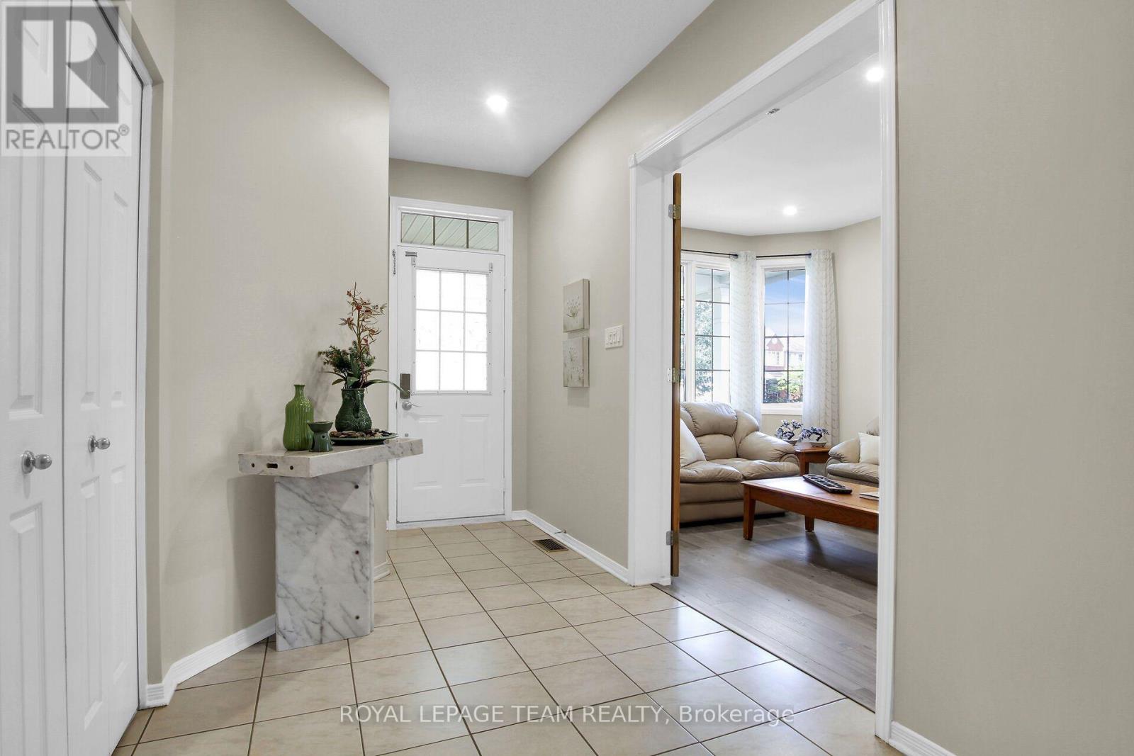 12 Mattawa Crescent, Ottawa, Ontario  K2M 2J4 - Photo 8 - X13664884