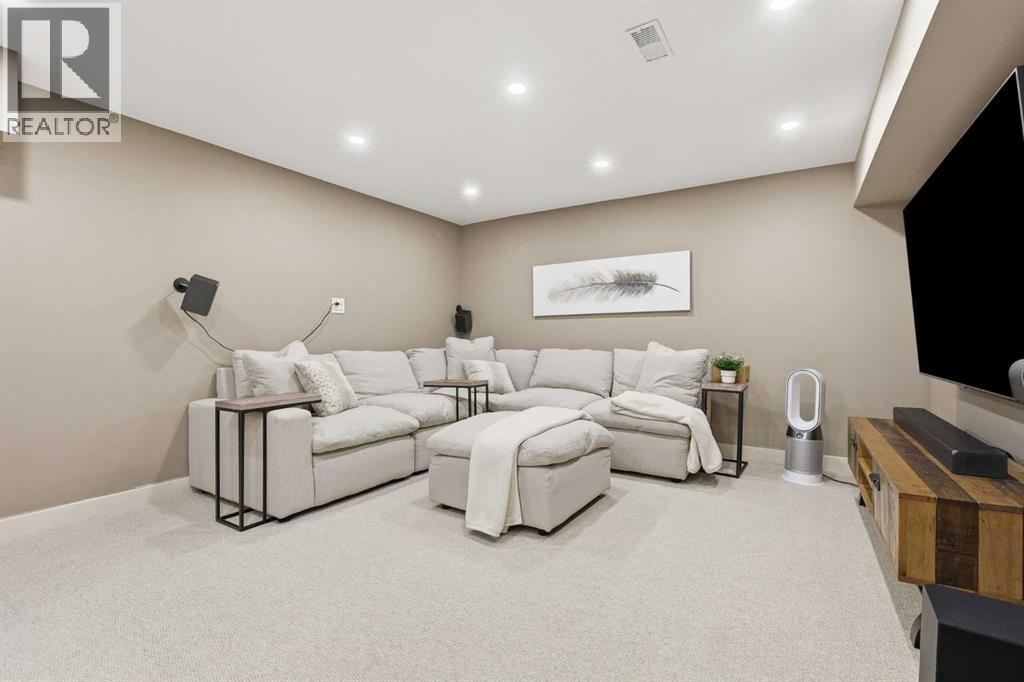349 Capri Avenue NW, Calgary, Alberta  T2L 0J5 - Photo 31 - A2320054