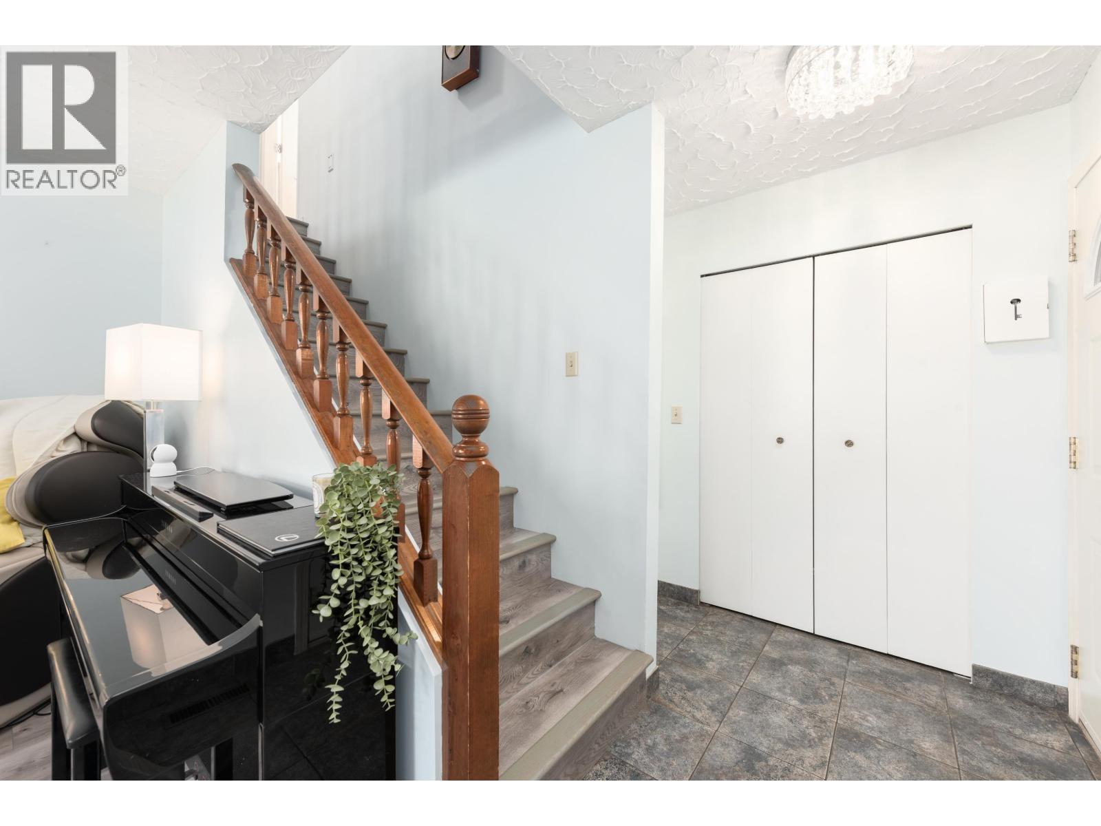 2950 Keets Drive, Coquitlam, British Columbia  V3C 4R6 - Photo 6 - R3154975