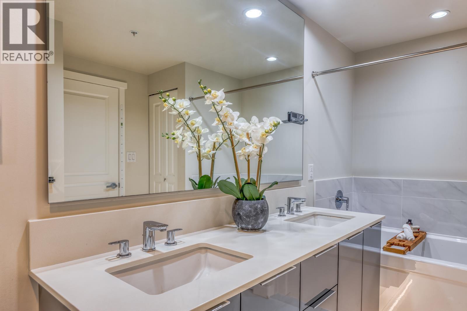 2203 3096 Windsor Gate, Coquitlam, British Columbia  V3B 0P4 - Photo 13 - R3152102