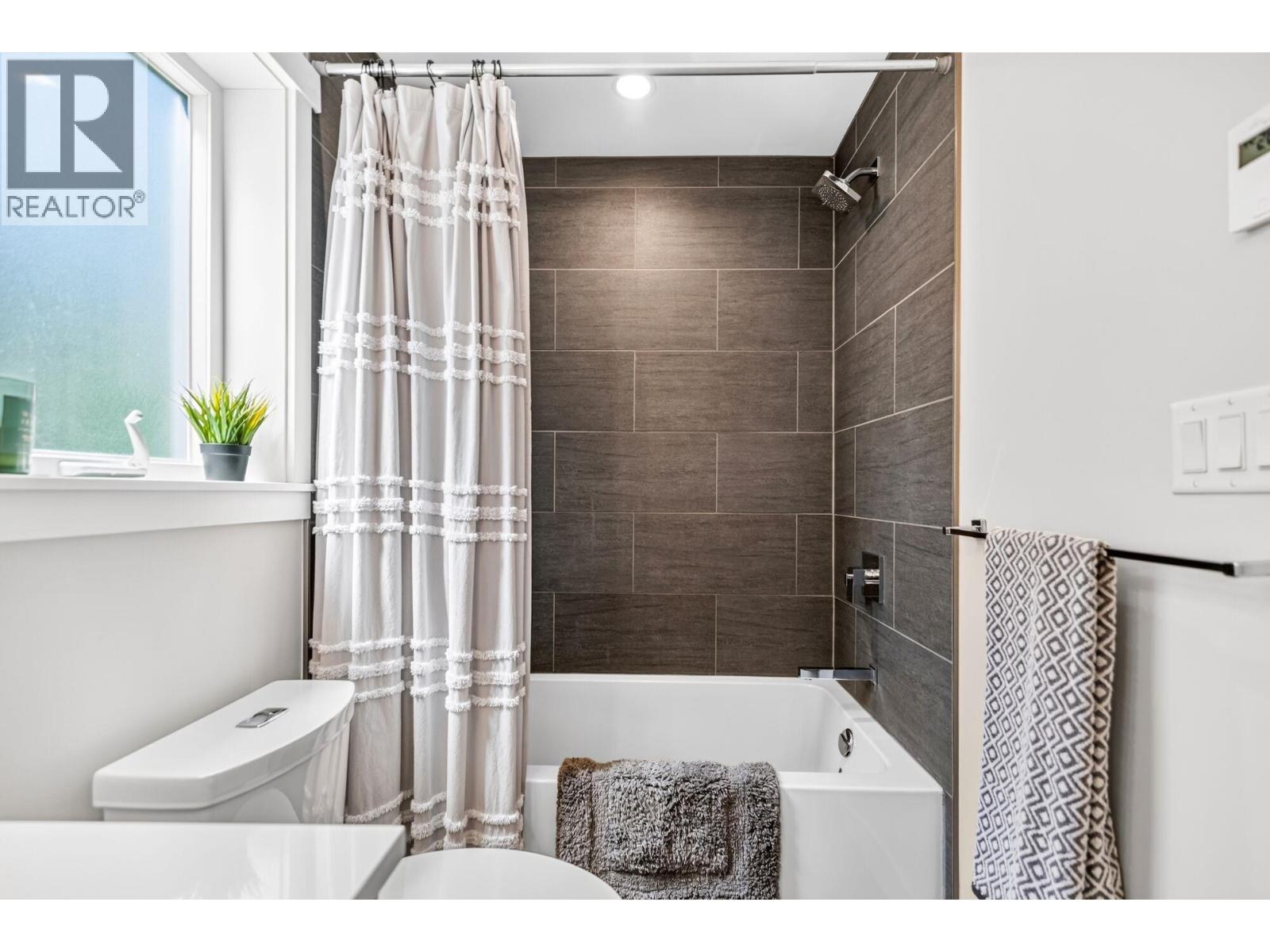 17 950 Woodsworth Road, Gibsons, British Columbia  V0N 1V7 - Photo 16 - R3155025