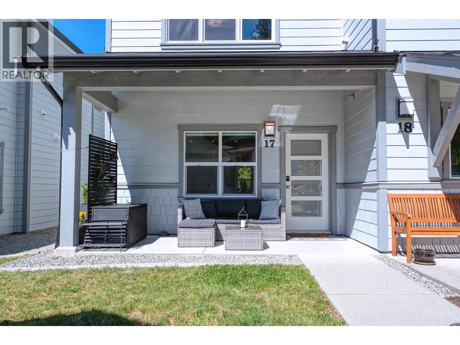 17 950 Woodsworth Road, Gibsons, British Columbia  V0N 1V7 - Photo 3 - R3155025