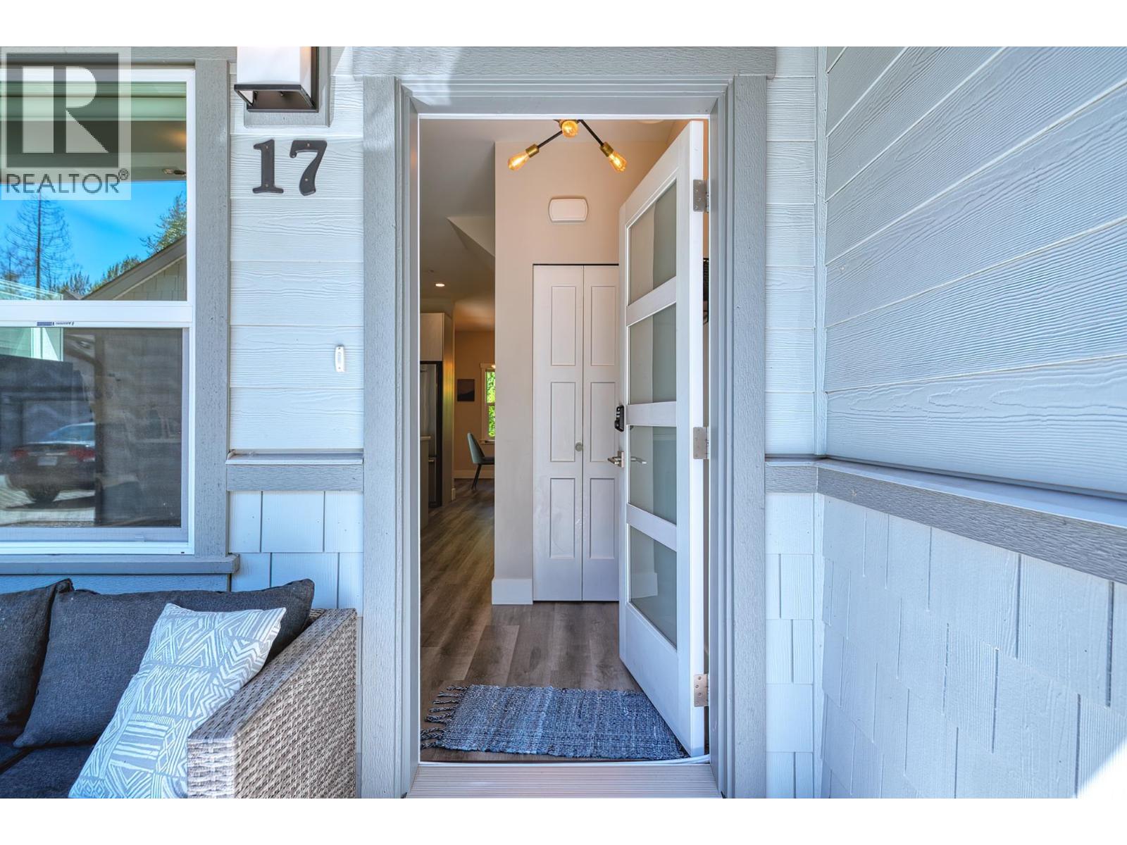17 950 Woodsworth Road, Gibsons, British Columbia  V0N 1V7 - Photo 4 - R3155025