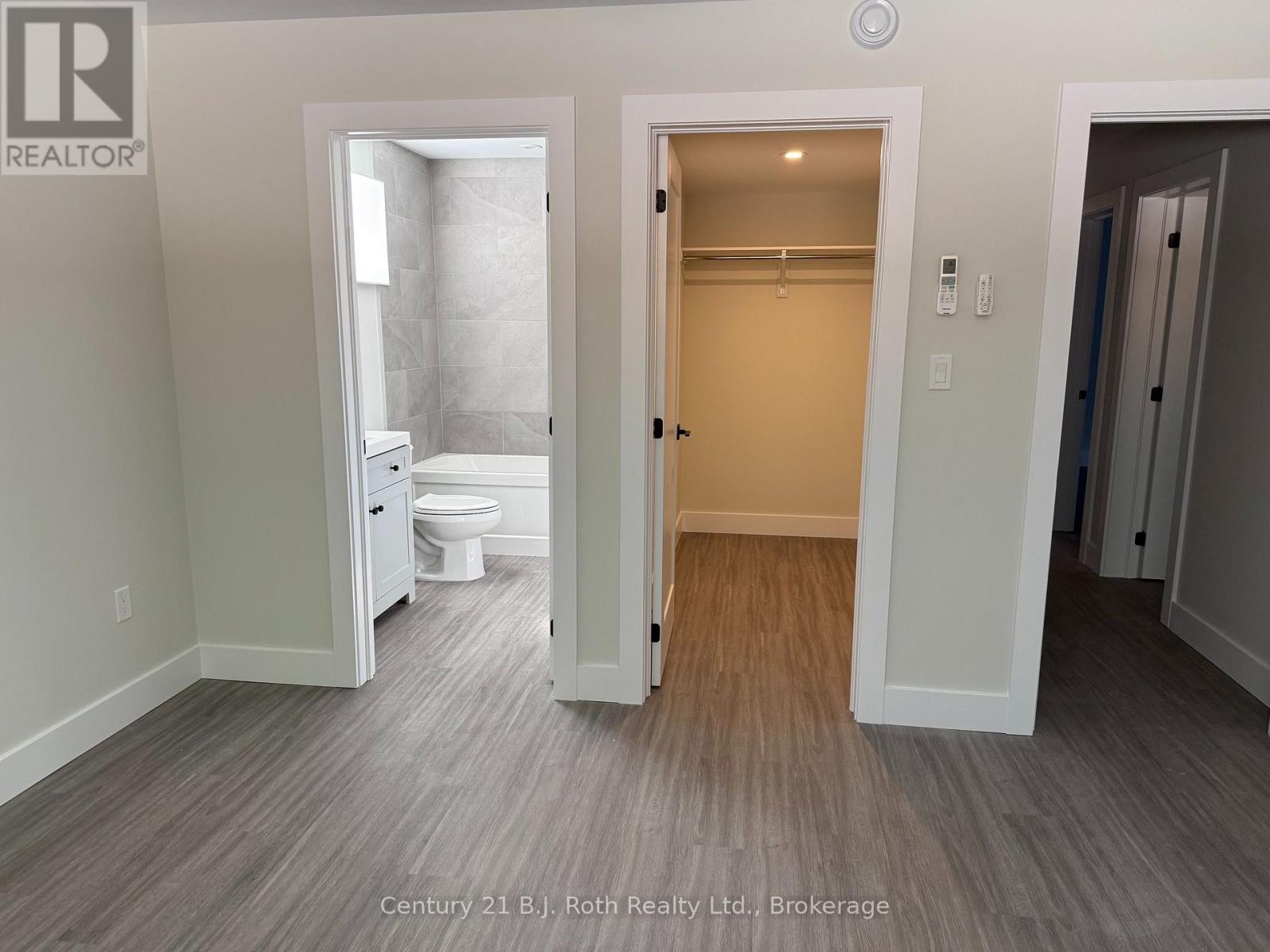 2 (Upper) - 165 Barrie Road, Orillia, Ontario  L3V 2P6 - Photo 6 - S13664904